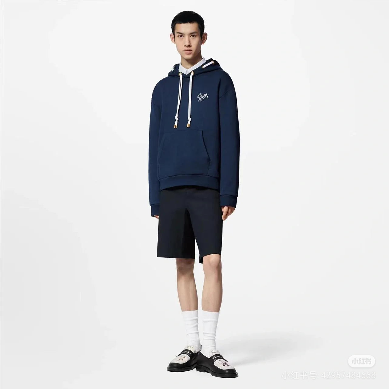 251014 A new high-quality embroidered hoodie with a drawstring design