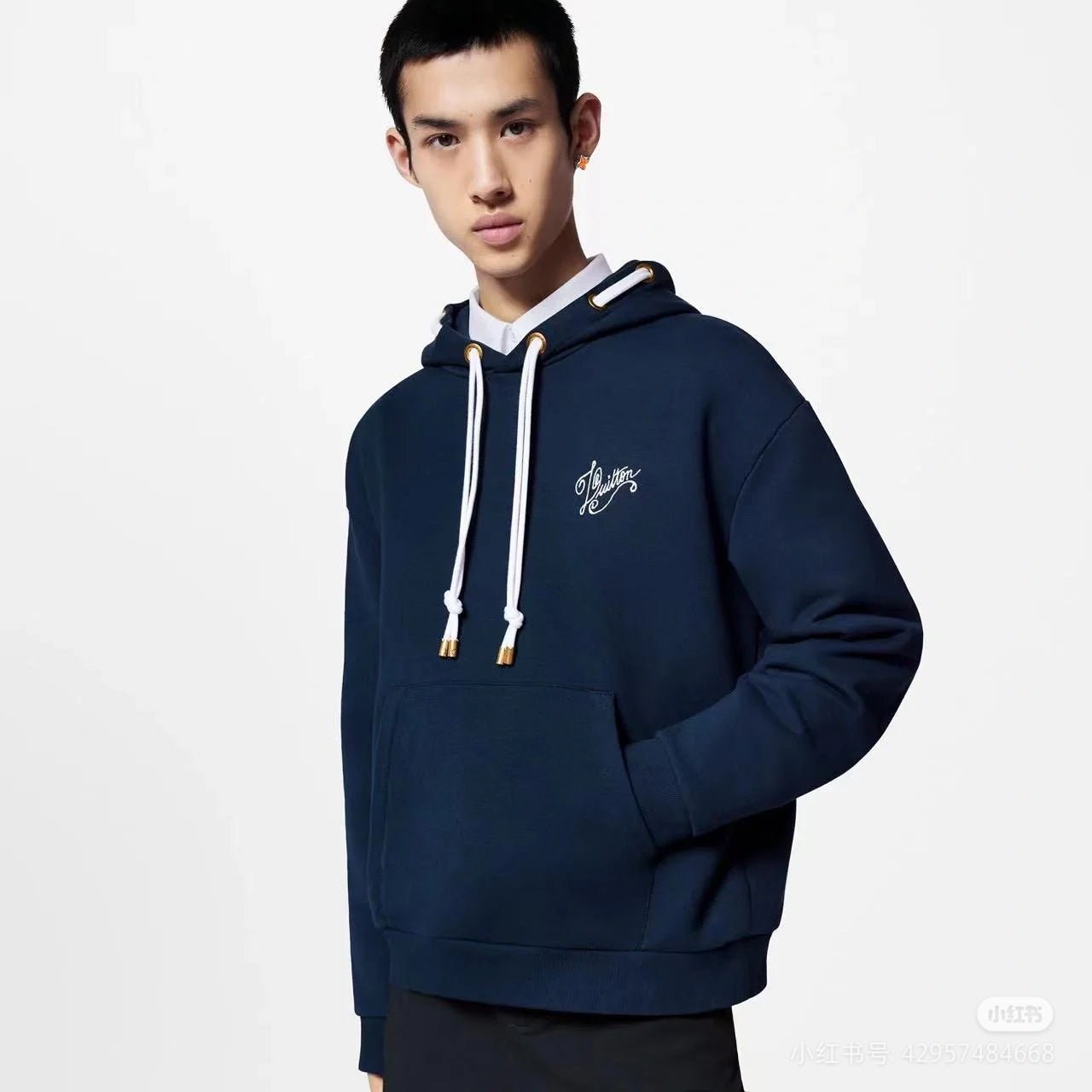 251014 A new high-quality embroidered hoodie with a drawstring design