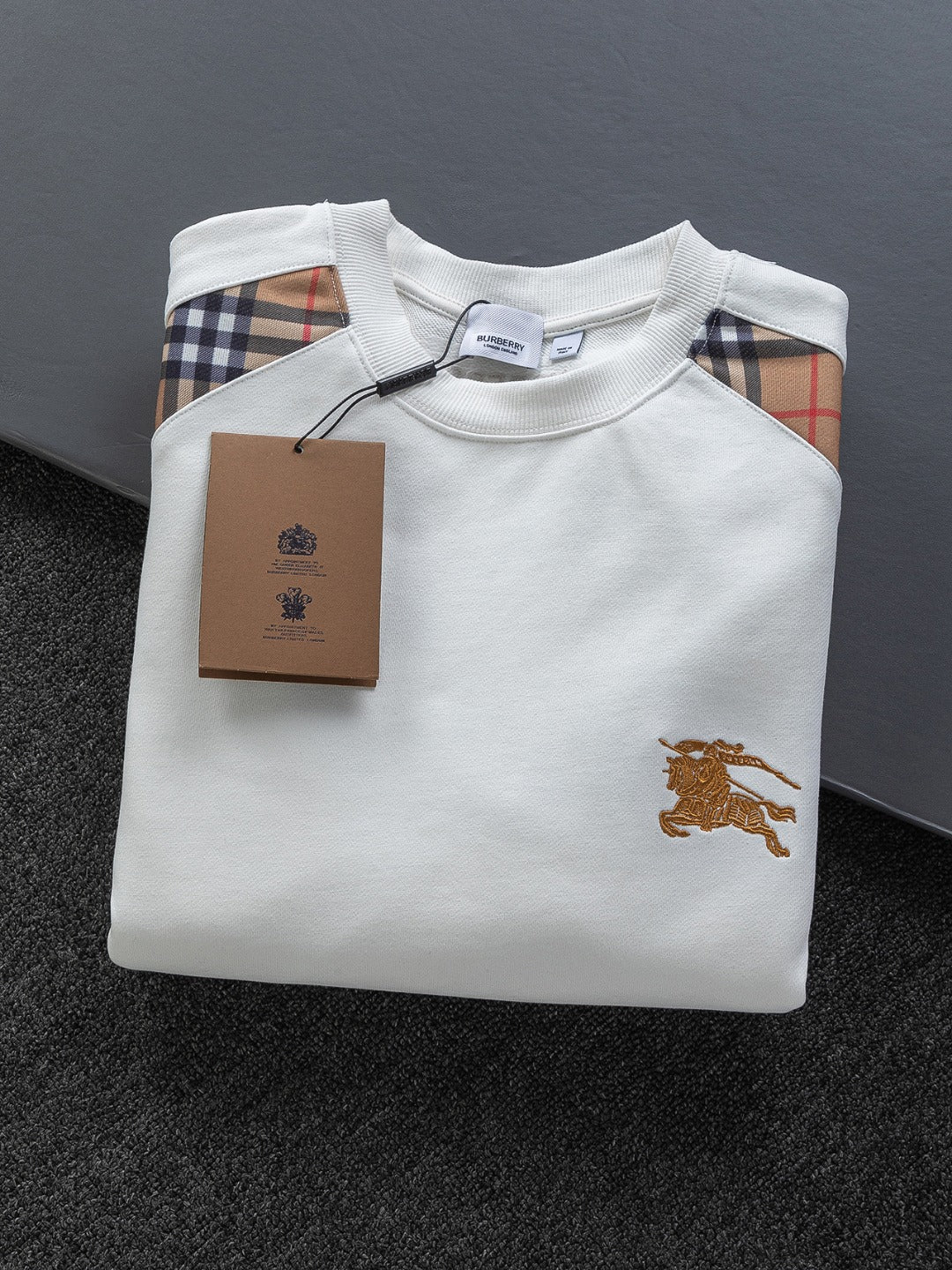 251014 A new high-quality classic checkered patchwork round-neck sweatshirt