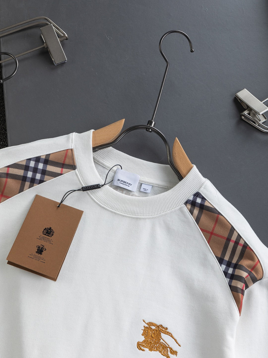 251014 A new high-quality classic checkered patchwork round-neck sweatshirt