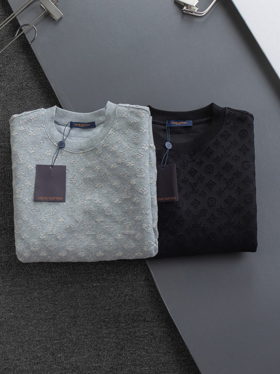 251014 A new high-quality full-body cut, embossed, letter-embroidered round-neck sweatshirt