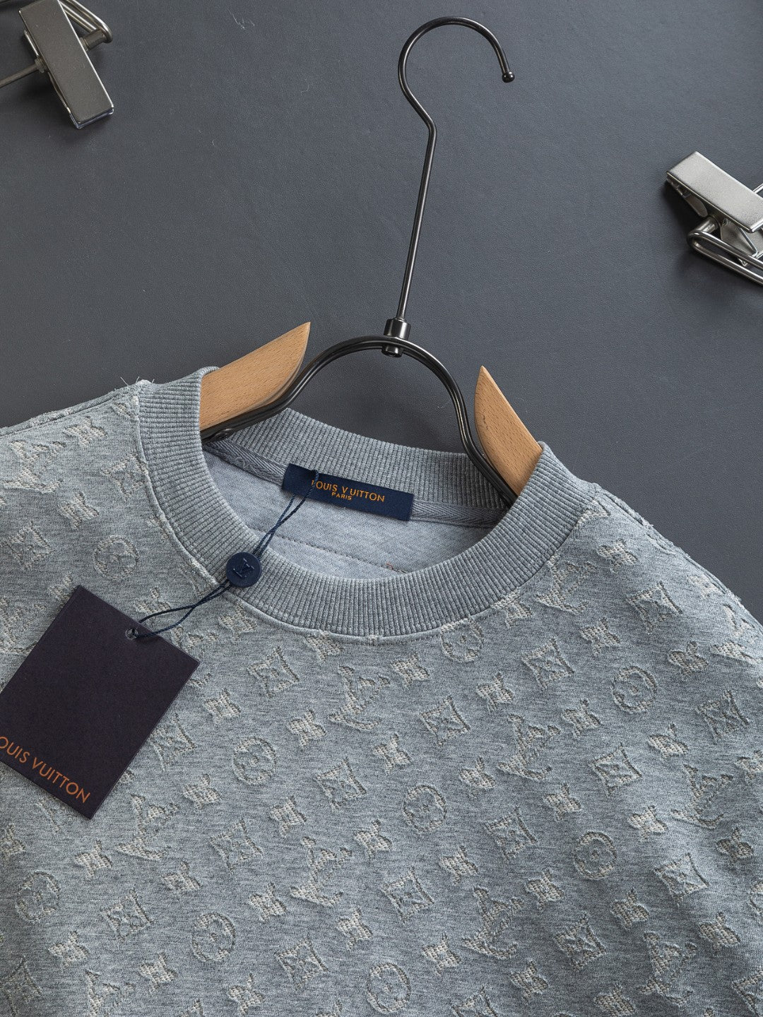 251014 A new high-quality full-body cut, embossed, letter-embroidered round-neck sweatshirt