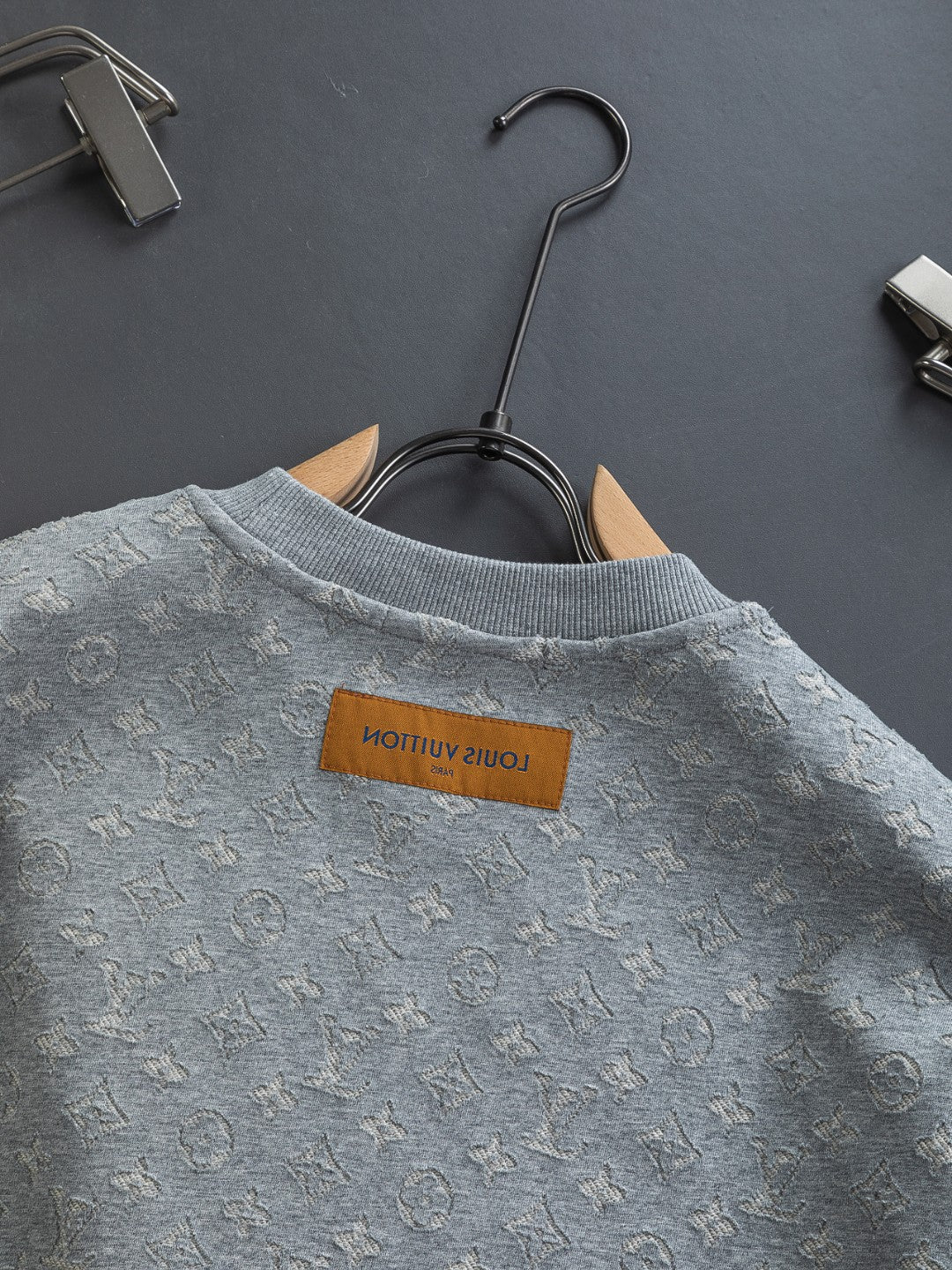 251014 A new high-quality full-body cut, embossed, letter-embroidered round-neck sweatshirt