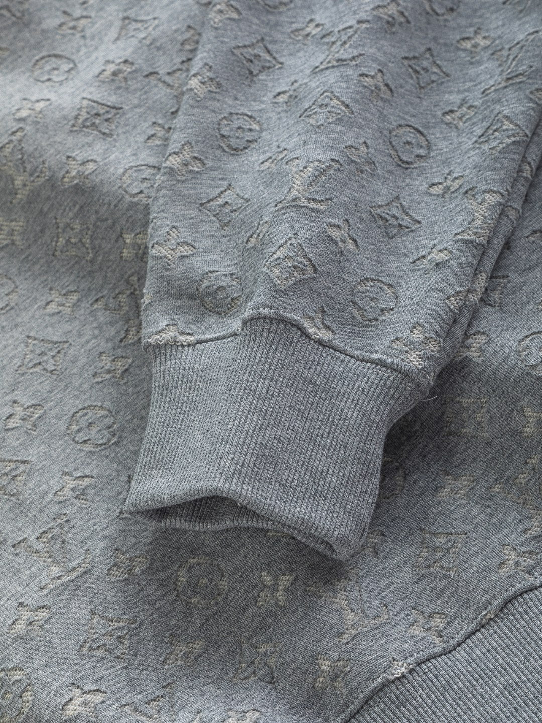 251014 A new high-quality full-body cut, embossed, letter-embroidered round-neck sweatshirt