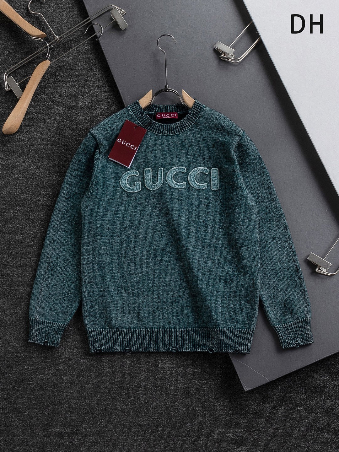 251014 New high-quality distressed applique embroidered sweater