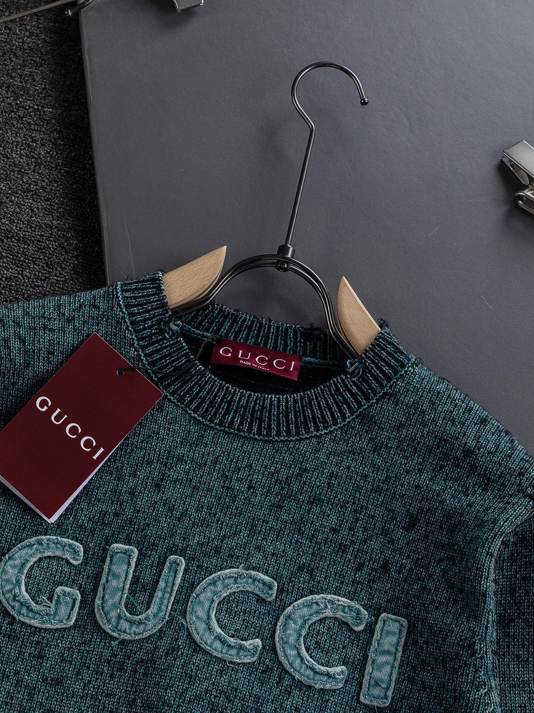 251014 New high-quality distressed applique embroidered sweater