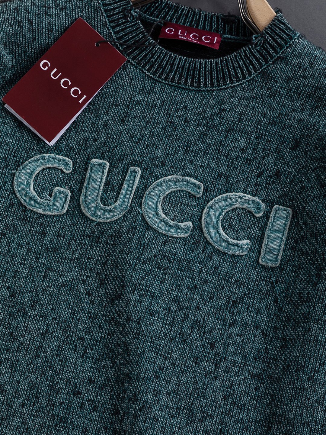 251014 New high-quality distressed applique embroidered sweater