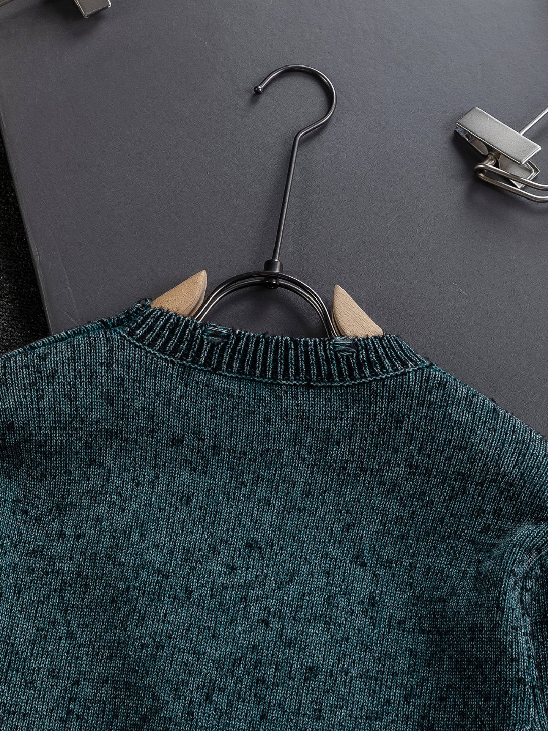 251014 New high-quality distressed applique embroidered sweater