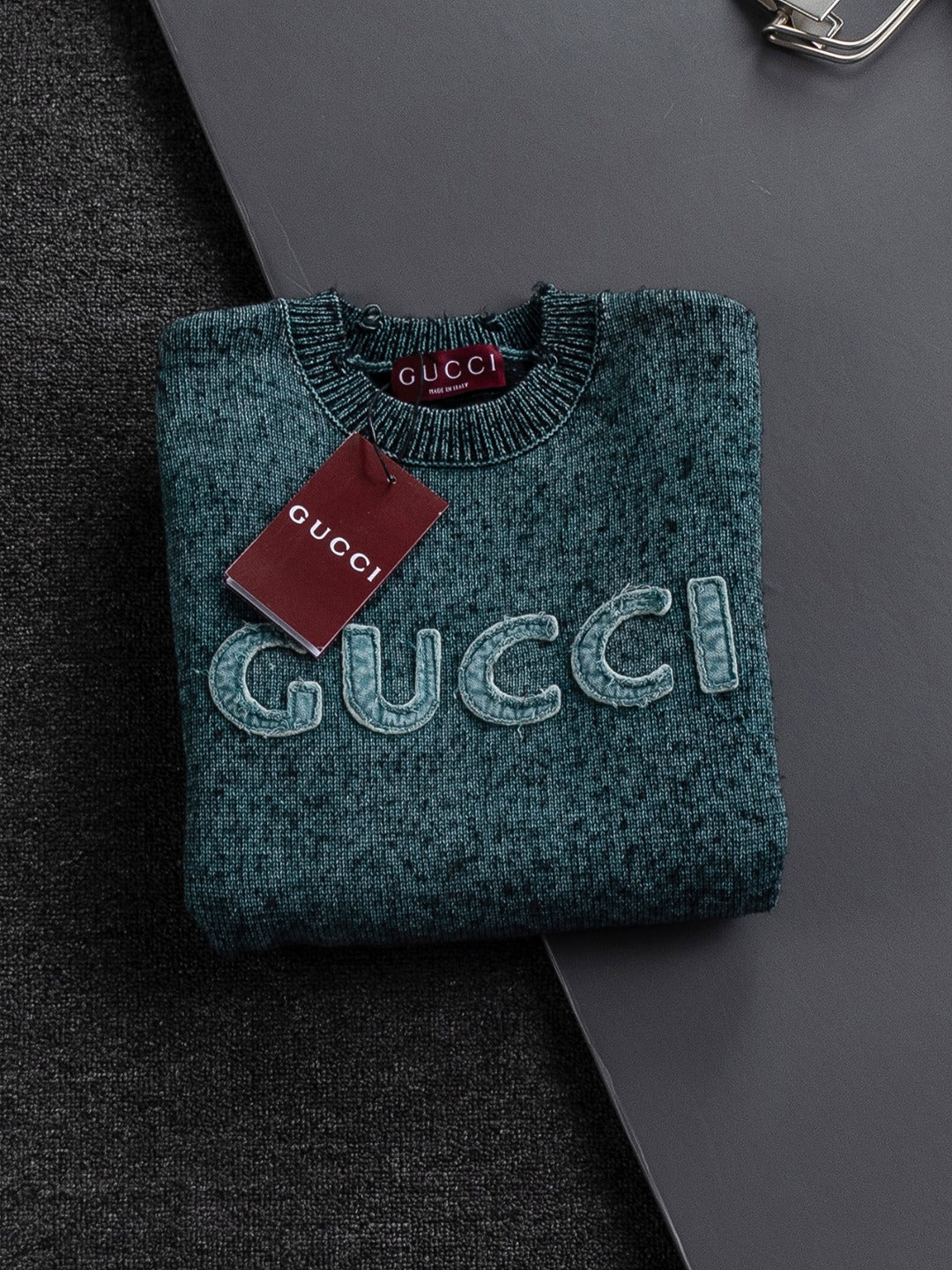 251014 New high-quality distressed applique embroidered sweater