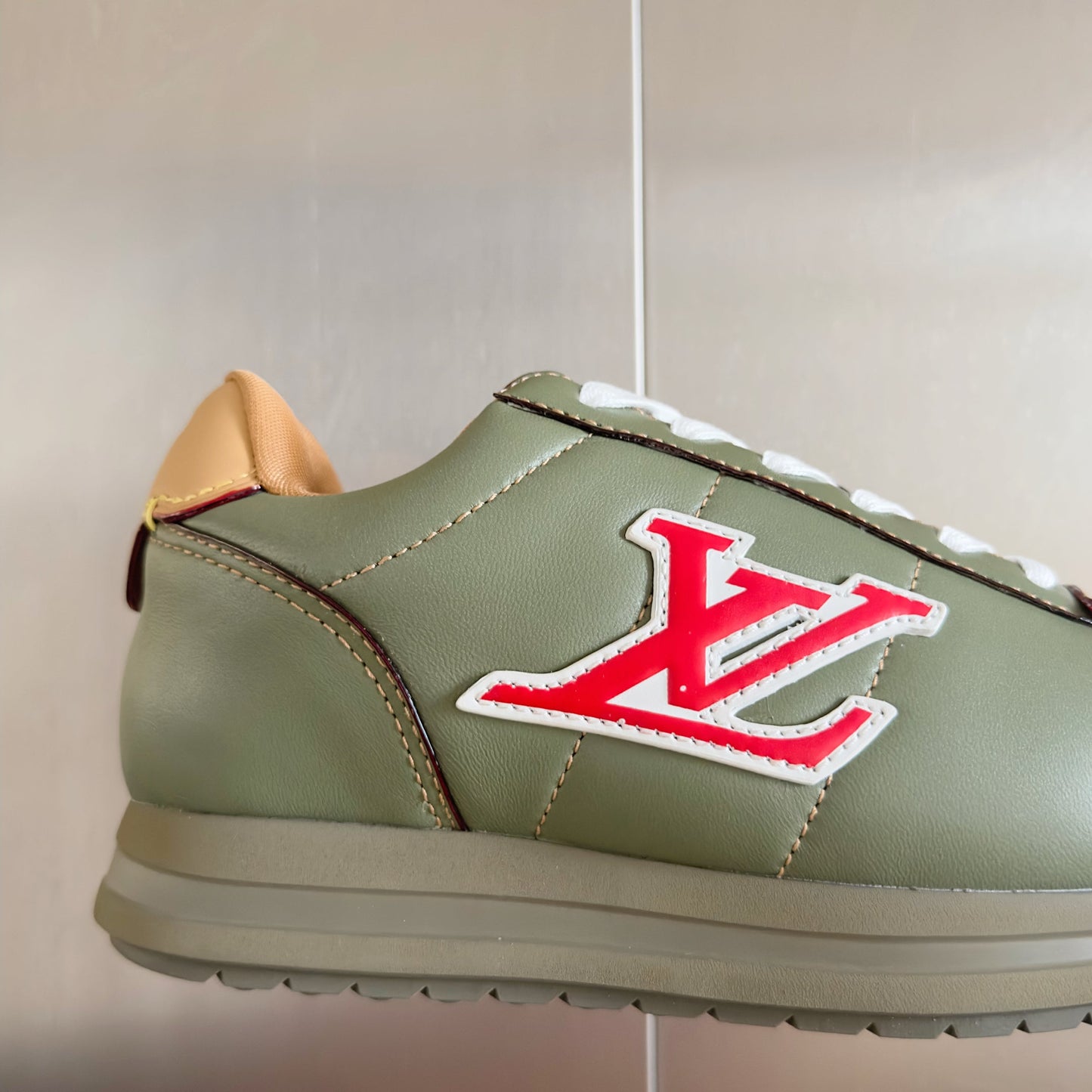 251014  New high-quality casual daily sports shoes