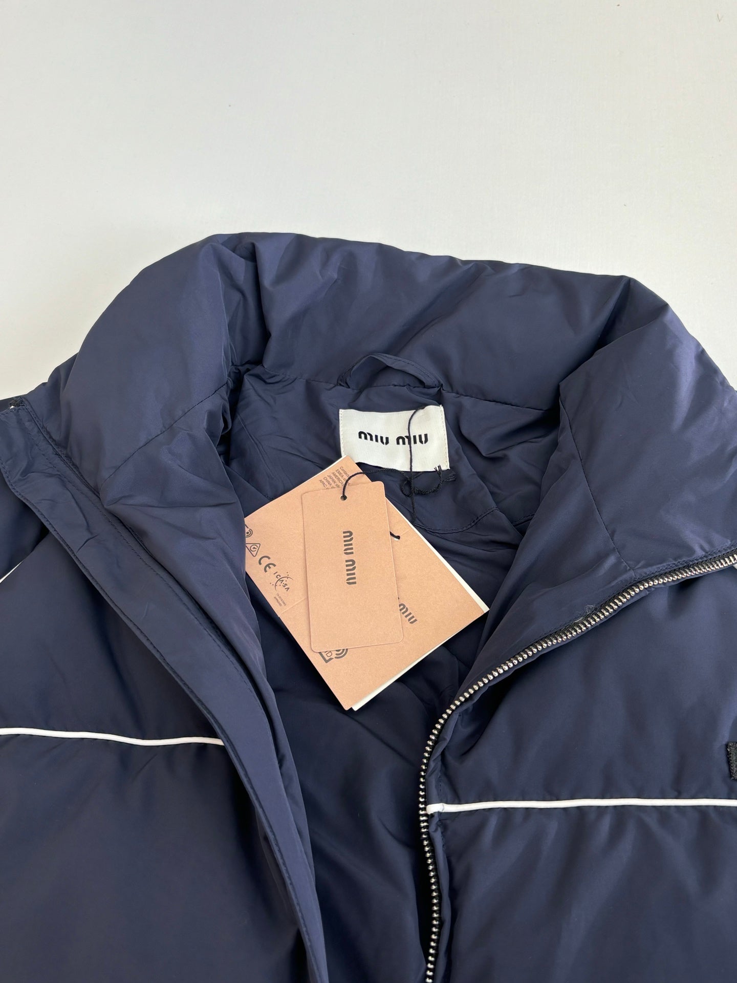 251021  new high-quality, classic and simple daily short down jacket