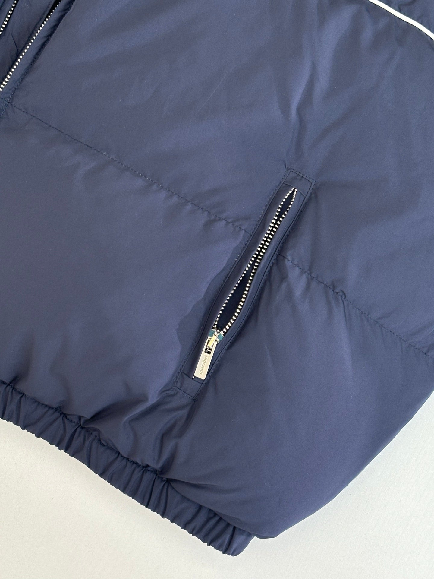 251021  new high-quality, classic and simple daily short down jacket