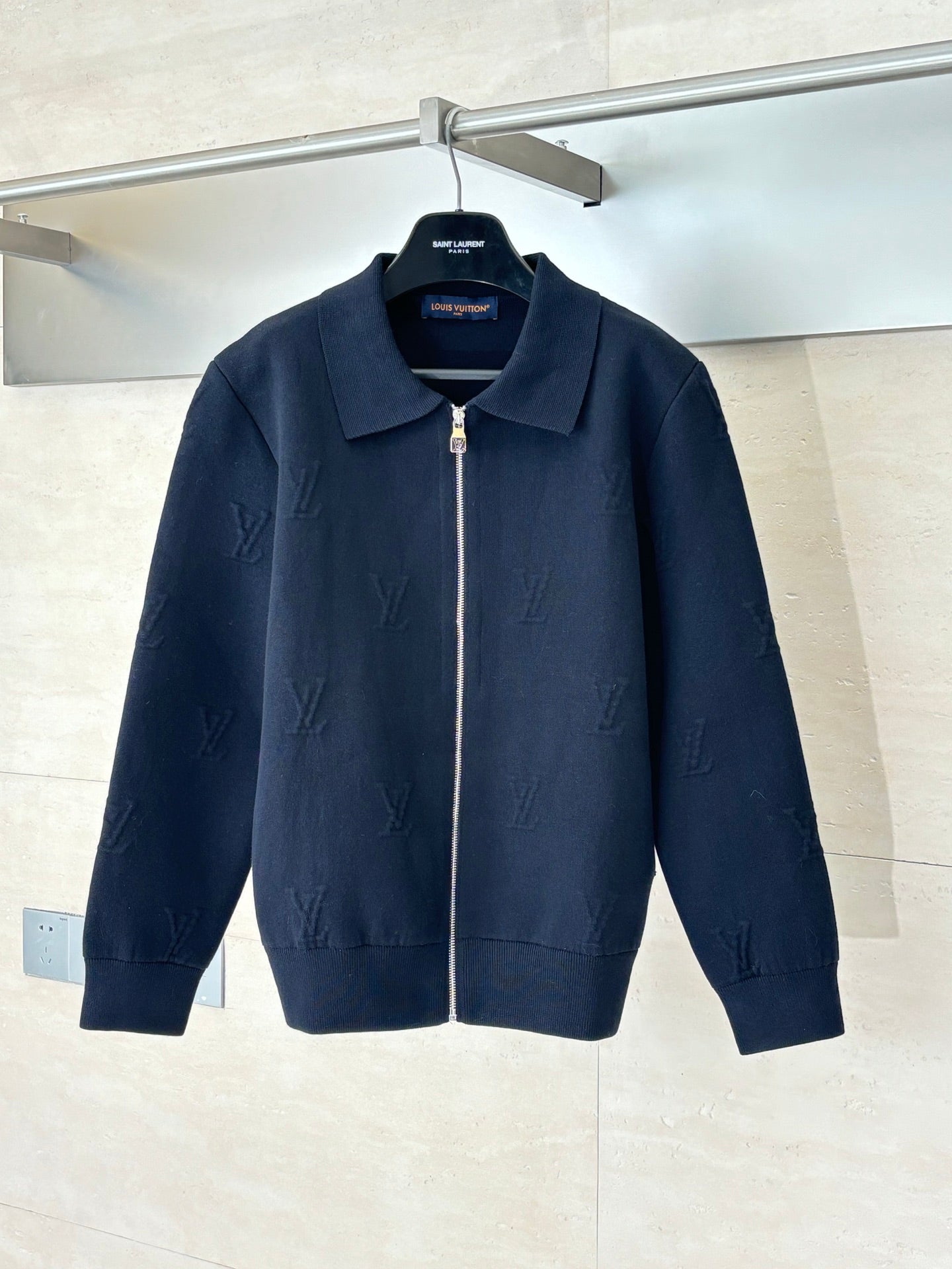 251021 New high-quality embossed lapel zipper knitted coat
