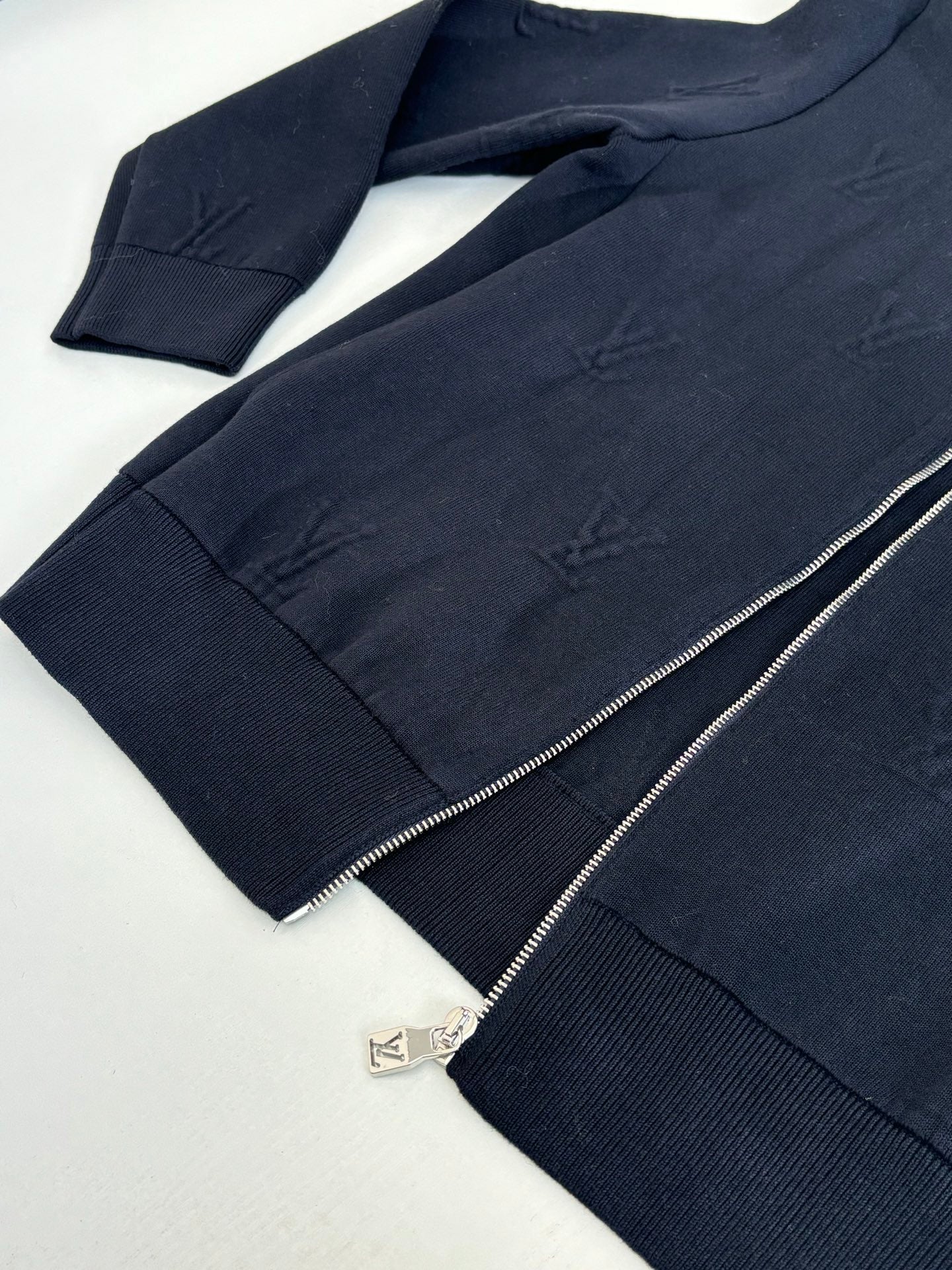 251021 New high-quality embossed lapel zipper knitted coat