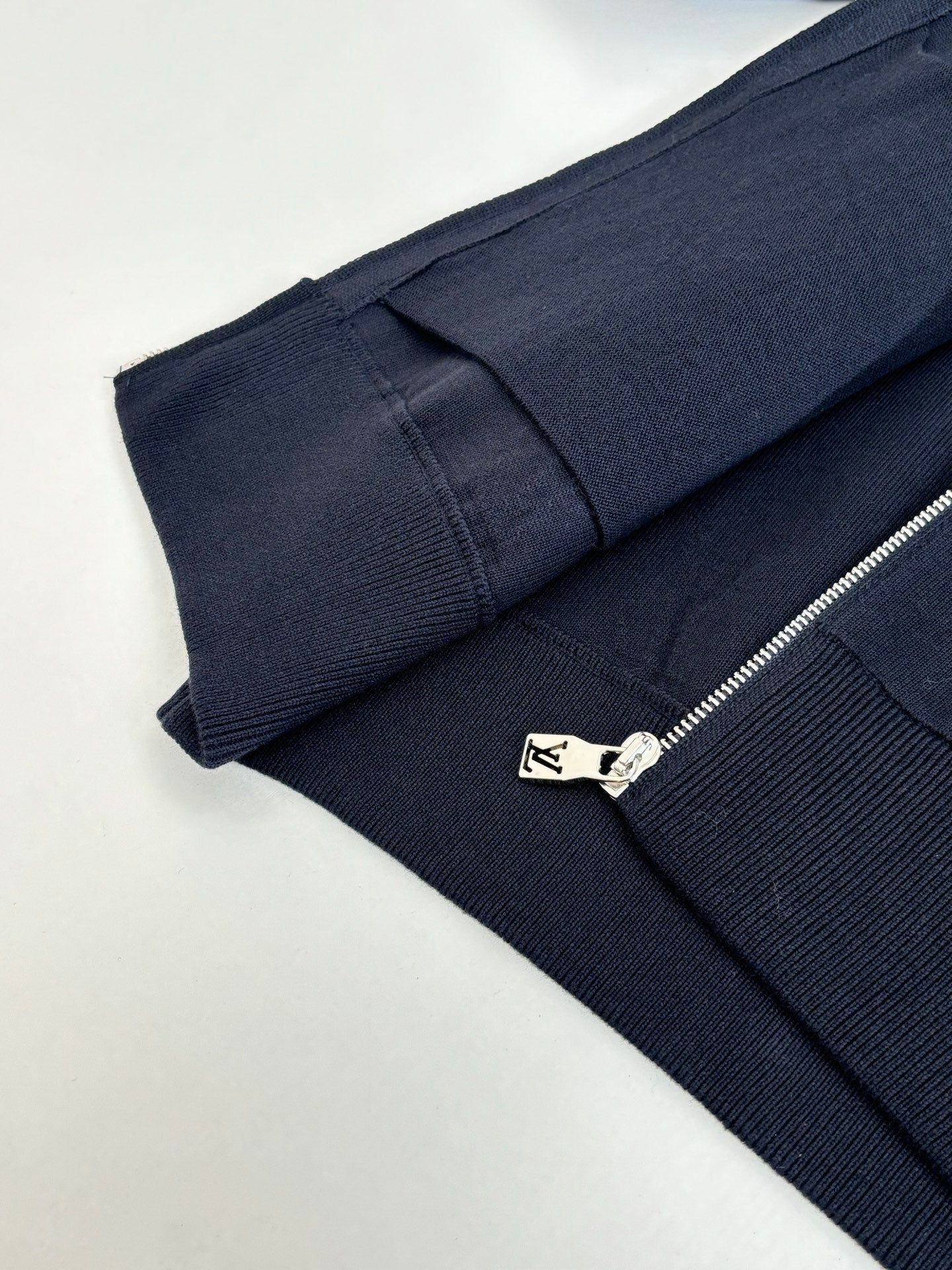251021 New high-quality embossed lapel zipper knitted coat