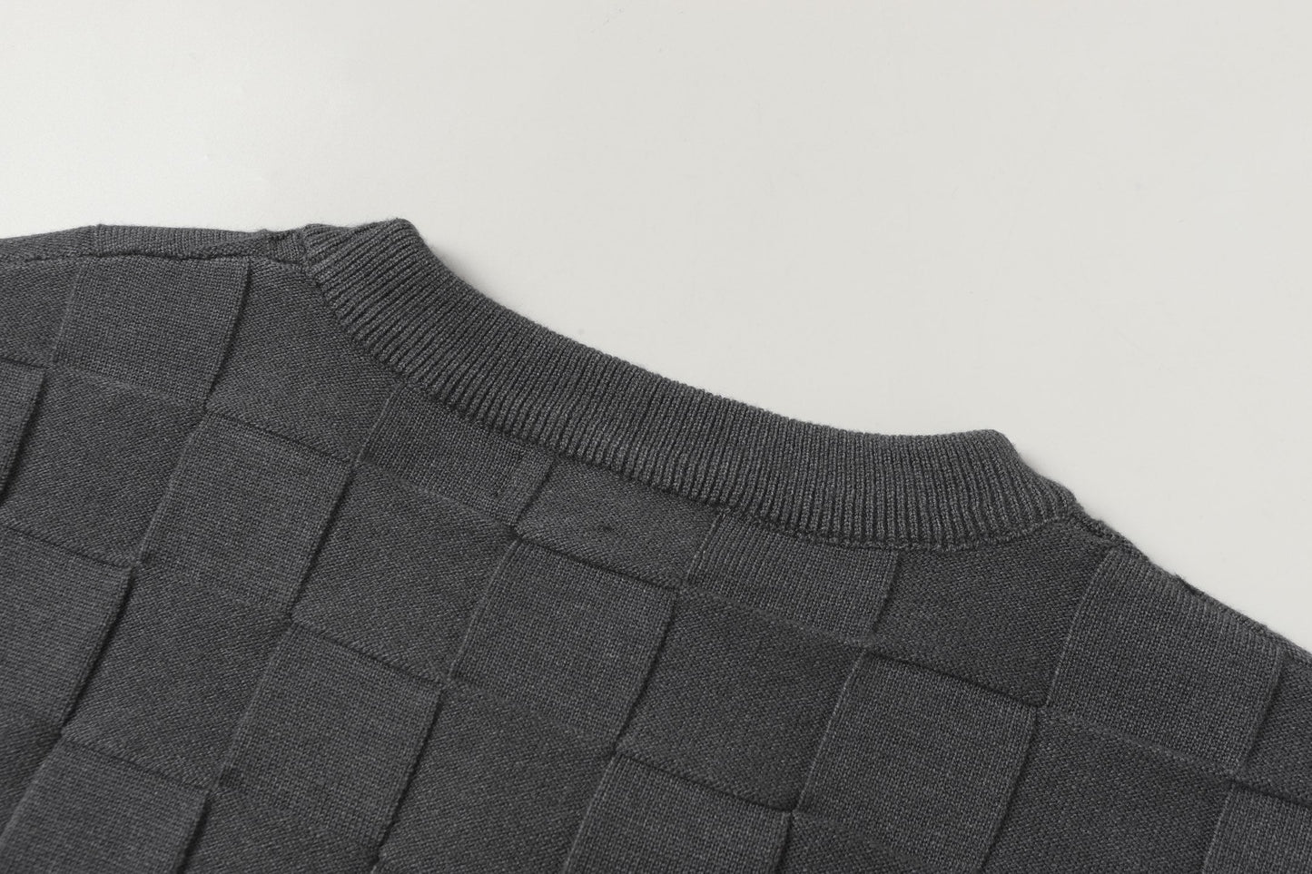 251021 New high-quality checkerboard series round-neck pullover sweater