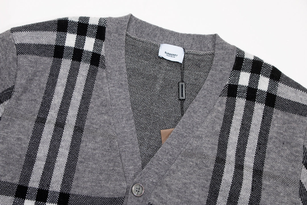 251021  new high-quality loose checkered cardigan sweater