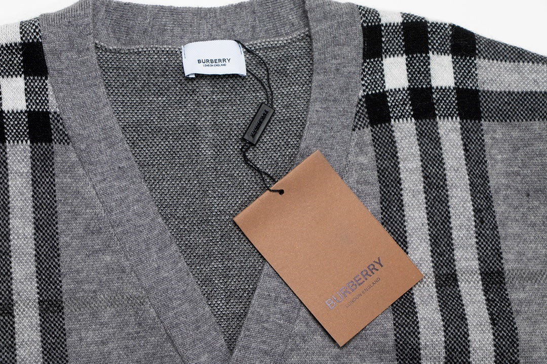 251021  new high-quality loose checkered cardigan sweater