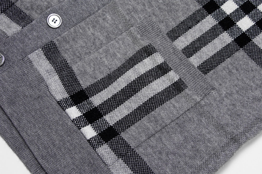 251021  new high-quality loose checkered cardigan sweater
