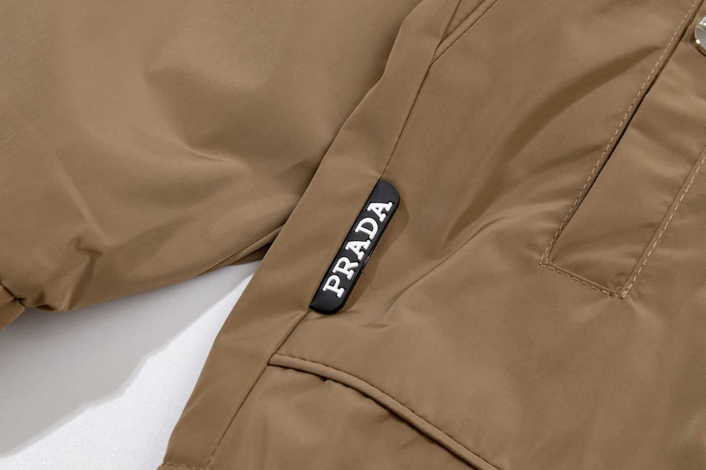 251021 A new high-quality classic signature windproof hooded jacket