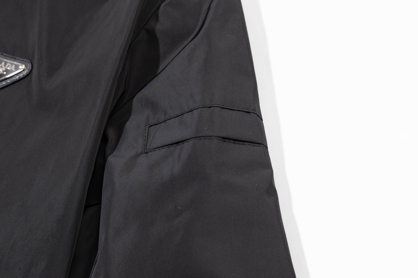 251021 A new high-quality classic signature windproof hooded jacket