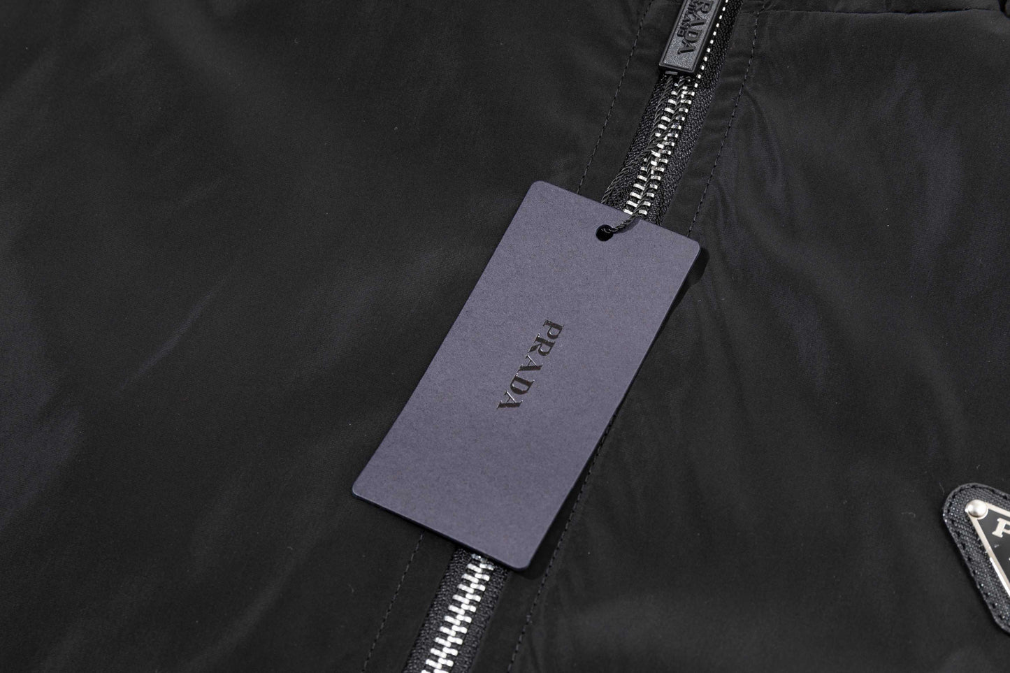 251021 A new high-quality classic signature windproof hooded jacket