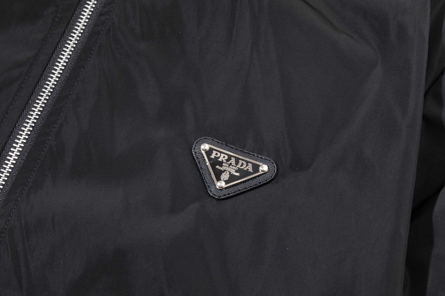 251021 A new high-quality classic signature windproof hooded jacket