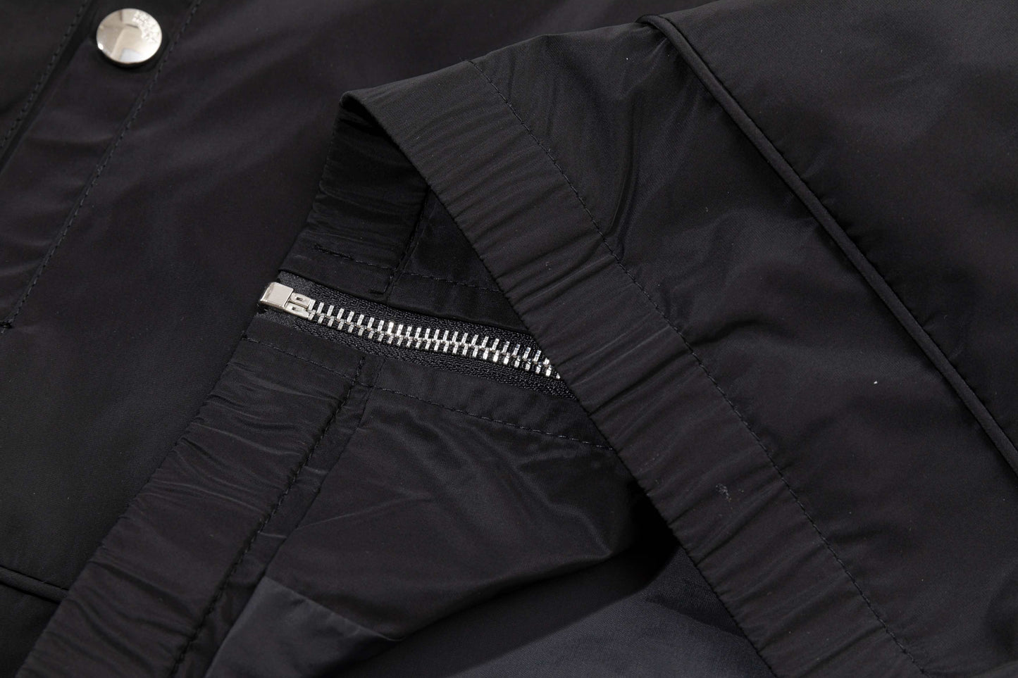 251021 A new high-quality classic signature windproof hooded jacket