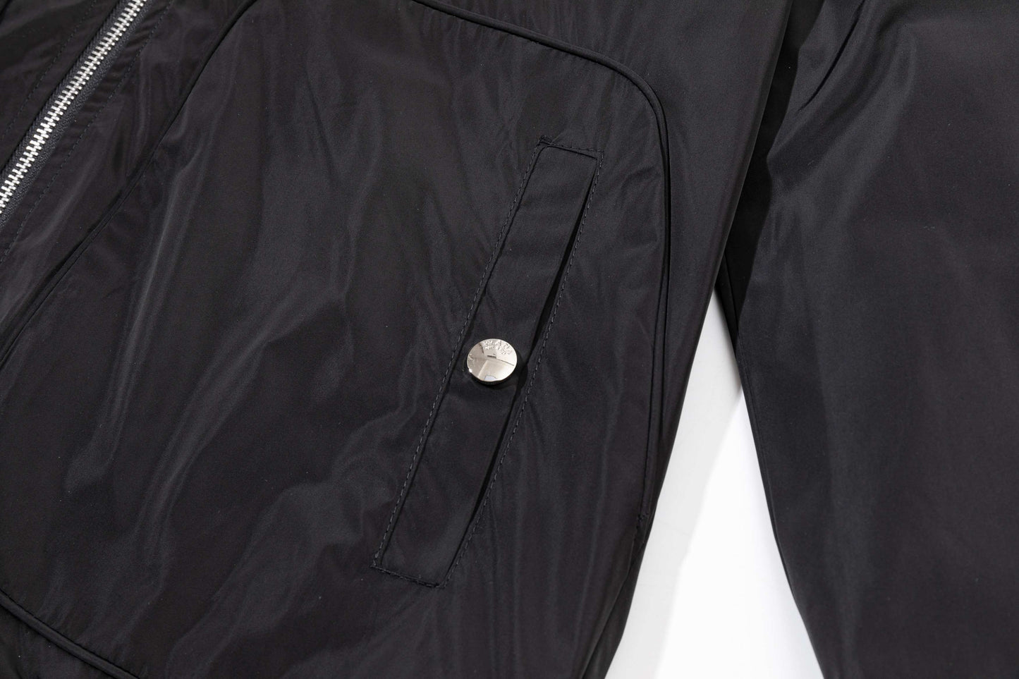 251021 A new high-quality classic signature windproof hooded jacket