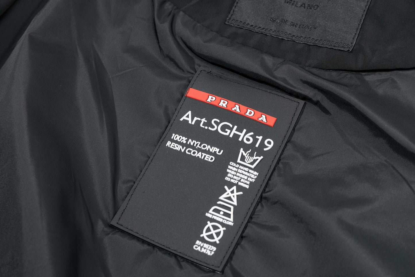 251021 A new high-quality classic signature windproof hooded jacket