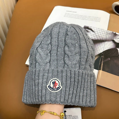 251028 New daily wear matching warm knitted hat