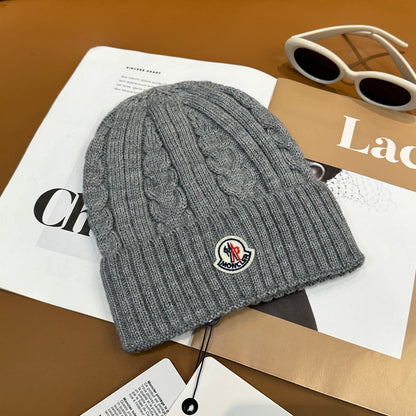 251028 New daily wear matching warm knitted hat
