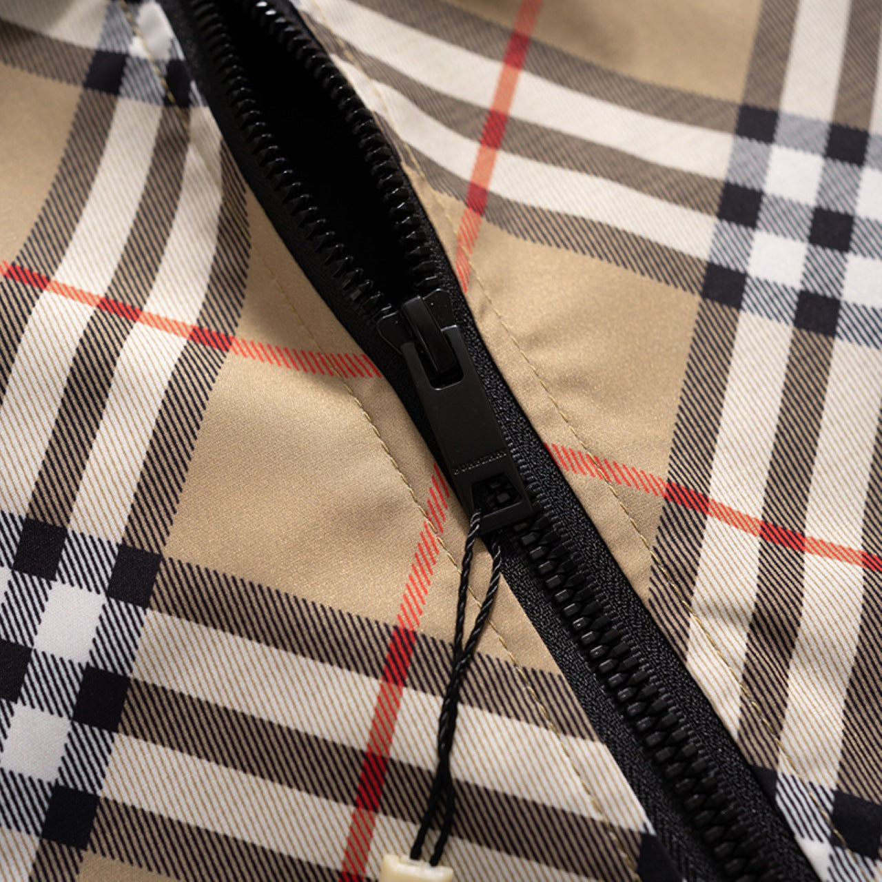 251230 A new high-quality classic checkered windproof jacket