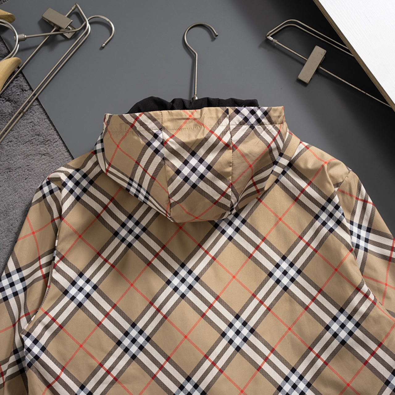 251230 A new high-quality classic checkered windproof jacket