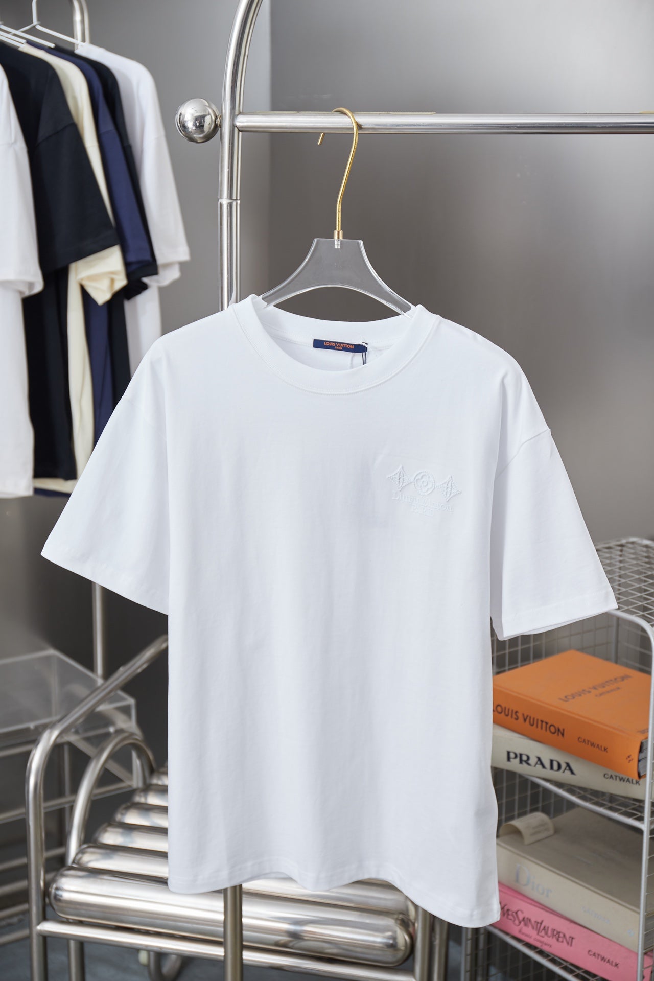 260106 New high-quality embroidered T-shirt in the same color