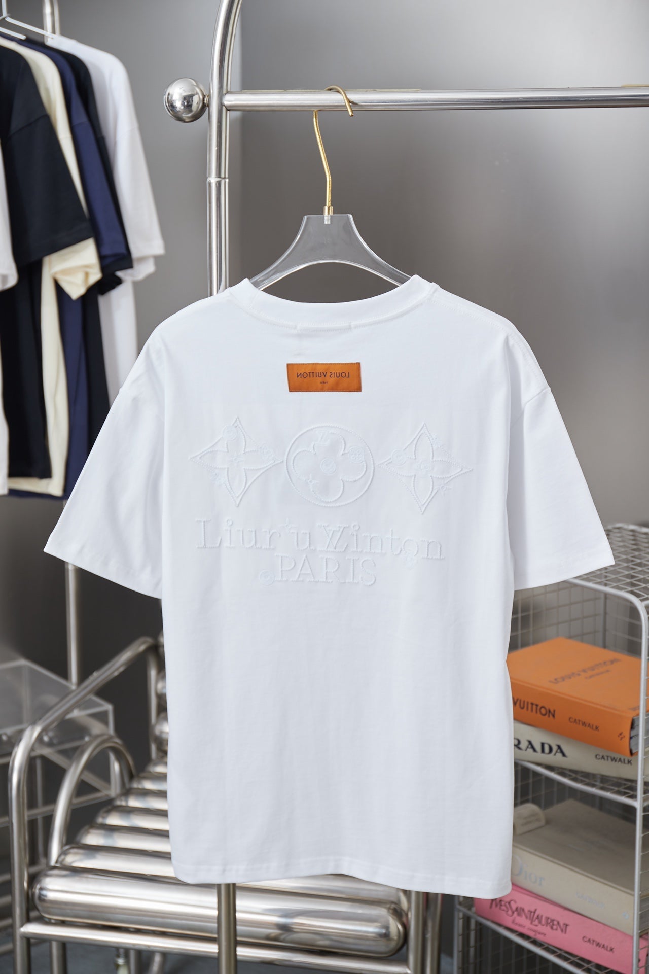 260106 New high-quality embroidered T-shirt in the same color