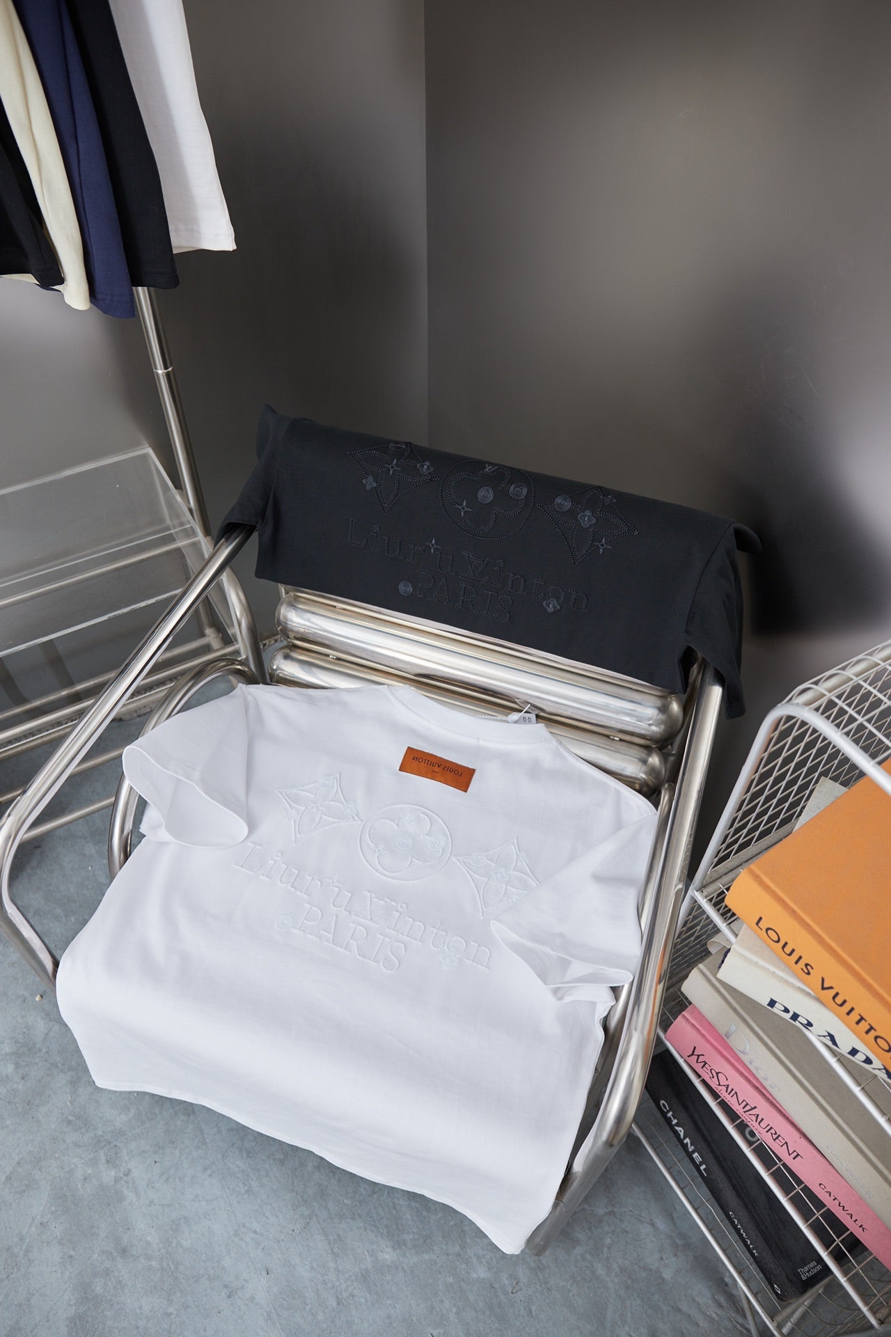 260106 New high-quality embroidered T-shirt in the same color
