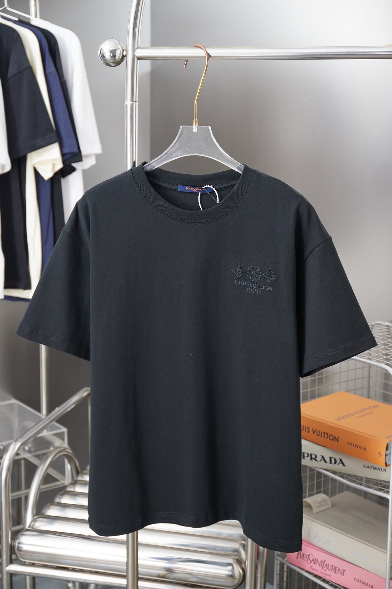 260106 New high-quality embroidered T-shirt in the same color