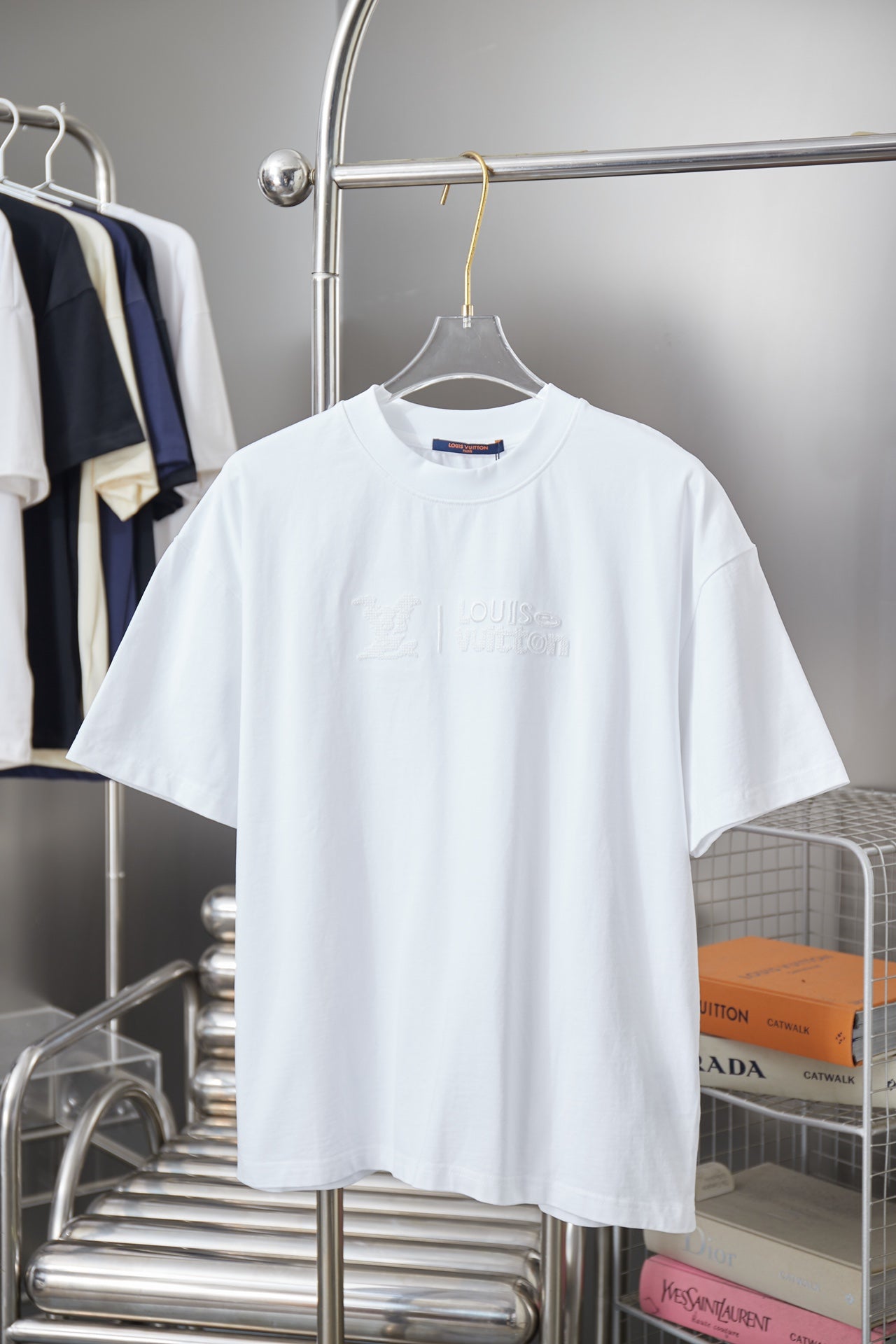 260106 New high-quality embroidered T-shirt with the same color letters