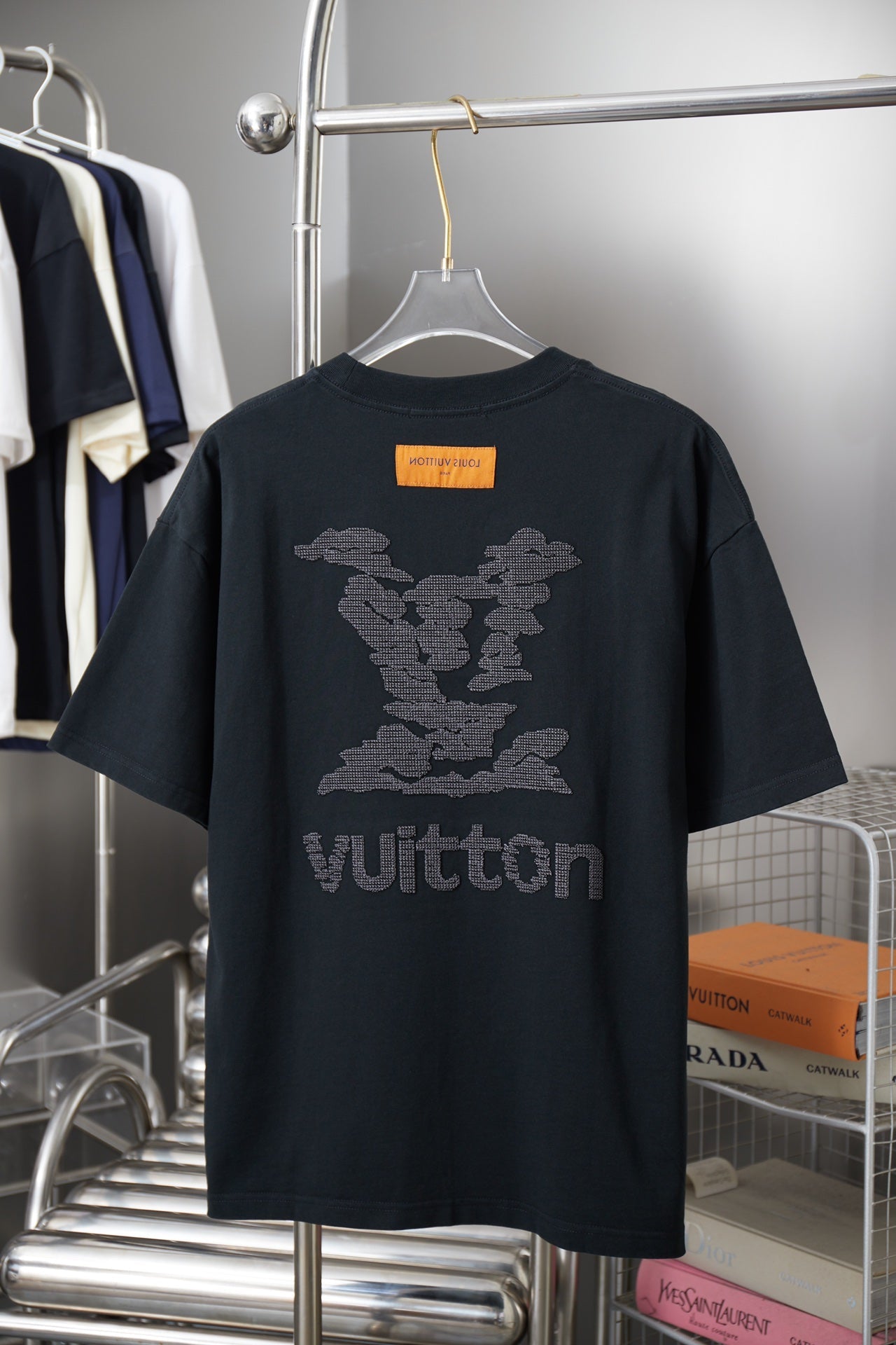 260106 New high-quality embroidered T-shirt with the same color letters
