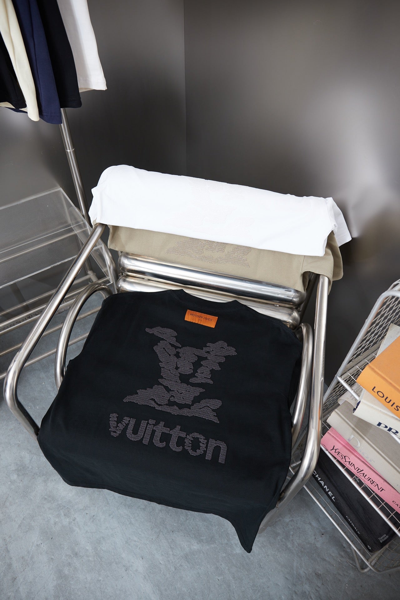 260106 New high-quality embroidered T-shirt with the same color letters