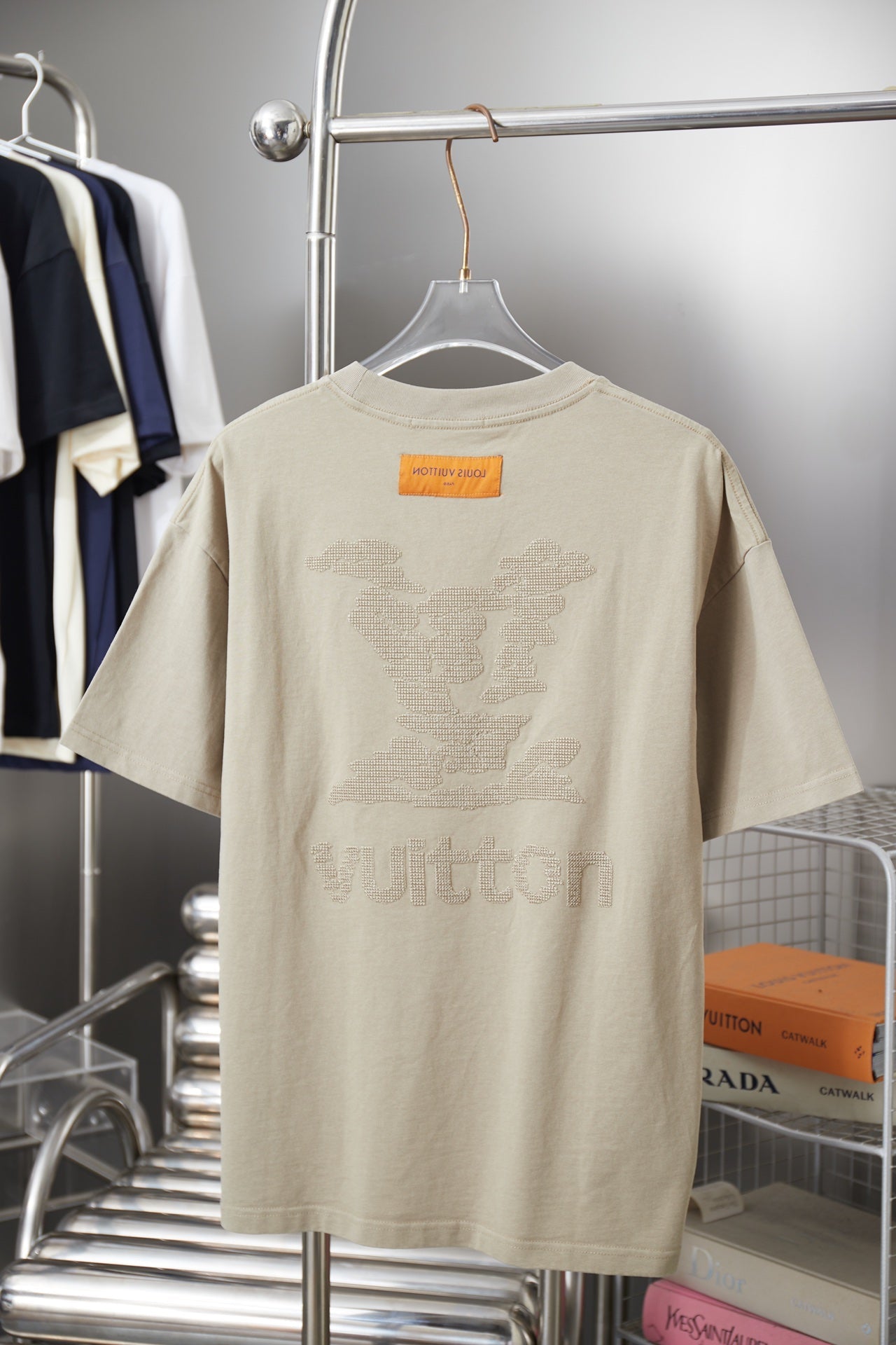 260106 New high-quality embroidered T-shirt with the same color letters
