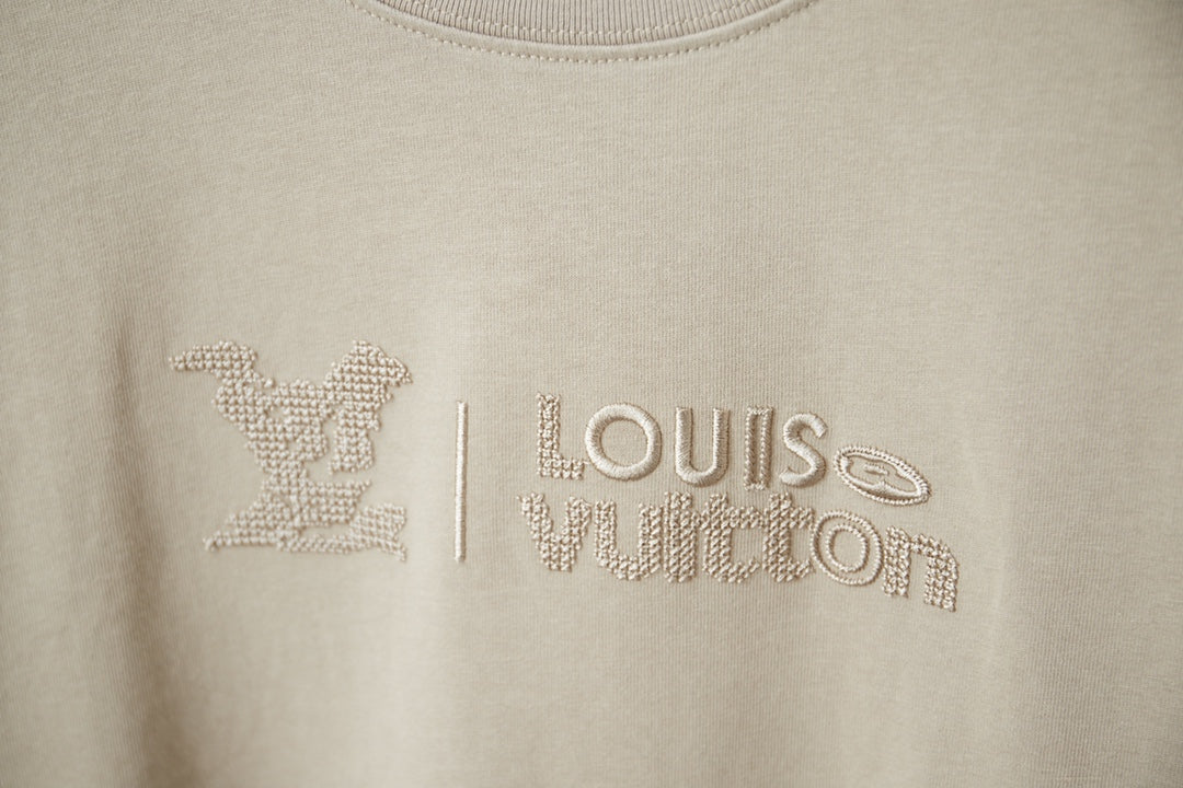 260106 New high-quality embroidered T-shirt with the same color letters