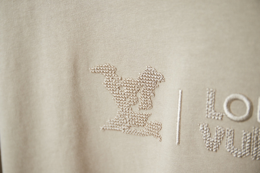 260106 New high-quality embroidered T-shirt with the same color letters