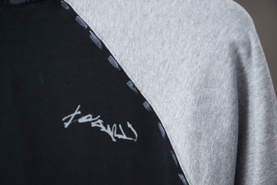 260106 new high-quality T-shirt with color-blocking sleeves and letter signature