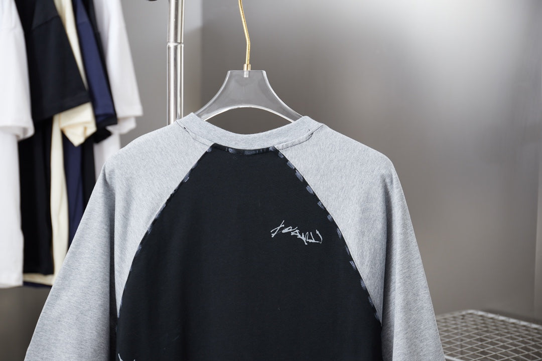 260106 new high-quality T-shirt with color-blocking sleeves and letter signature