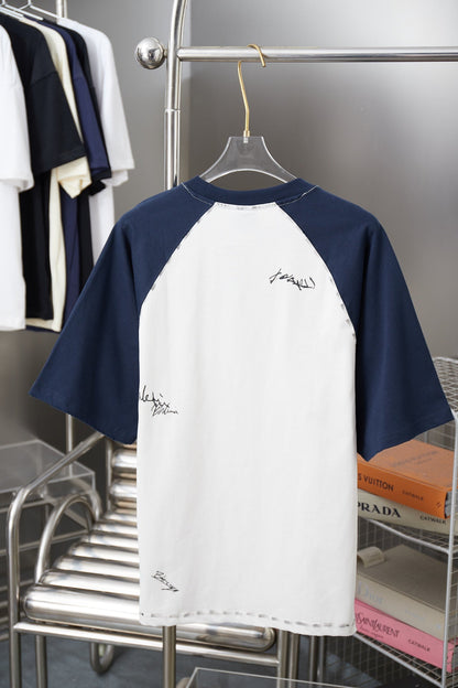 260106 new high-quality T-shirt with color-blocking sleeves and letter signature