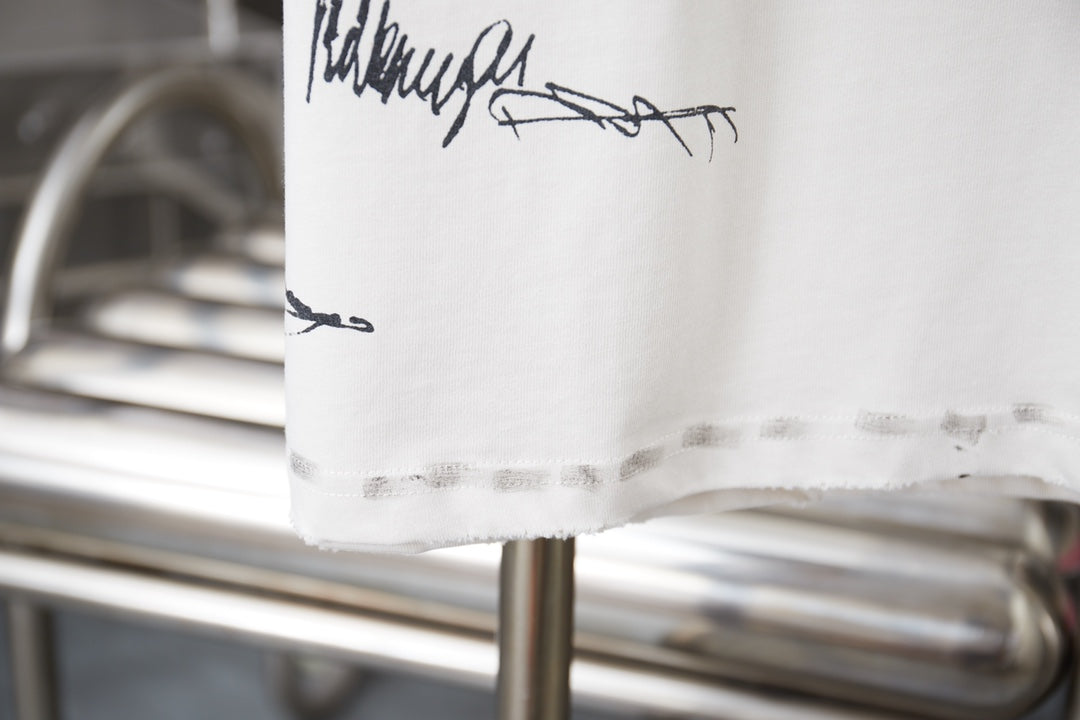 260106 new high-quality T-shirt with color-blocking sleeves and letter signature