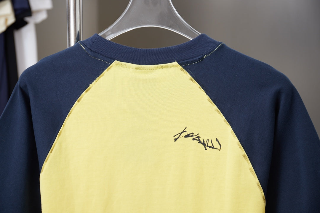 260106 new high-quality T-shirt with color-blocking sleeves and letter signature