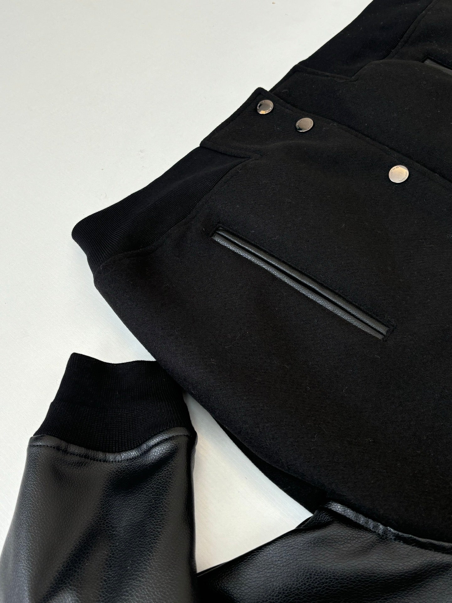 260106 New high-quality solid-color dark wool patchwork button-up baseball jacket